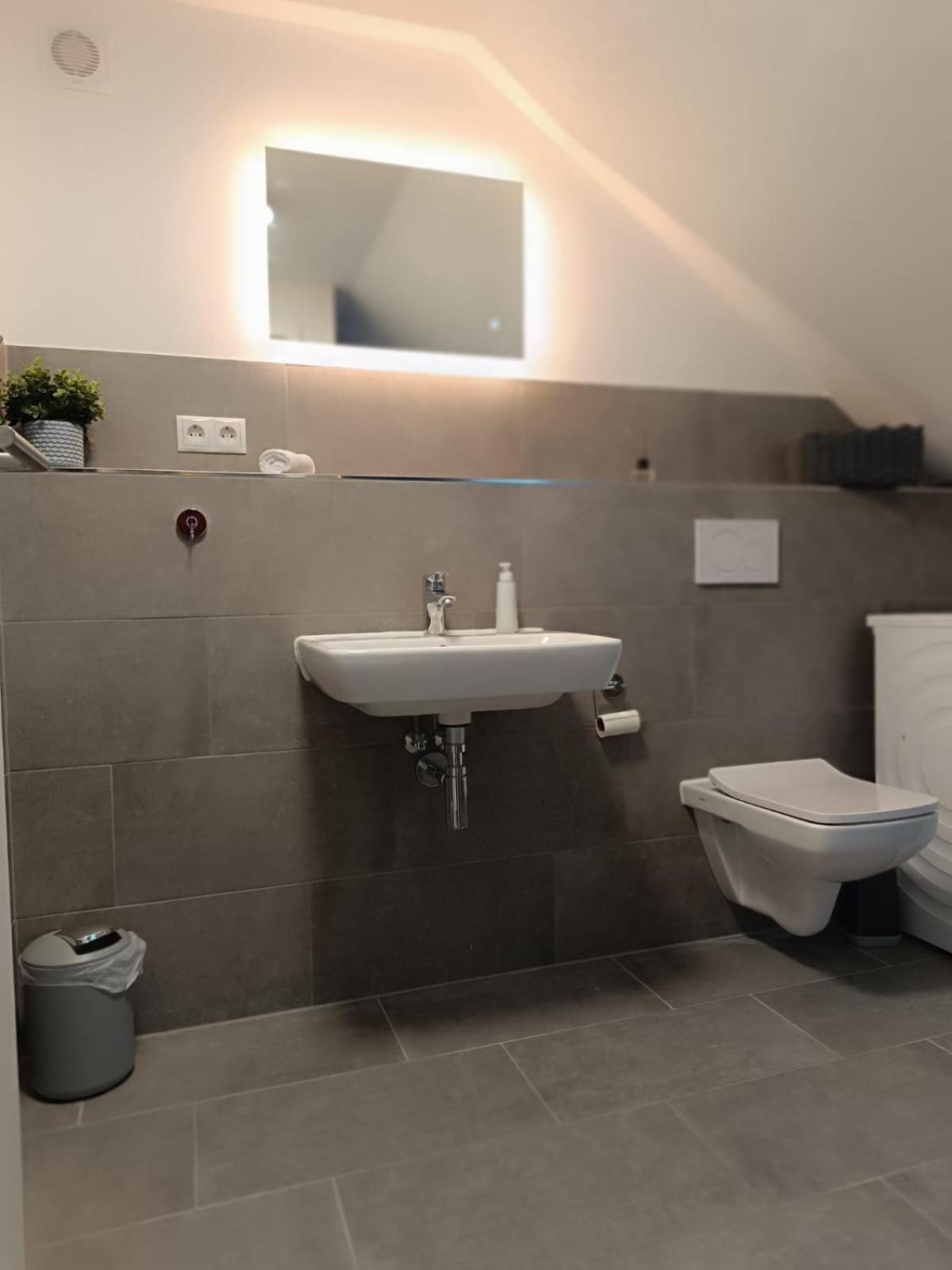 Moderne Ferienwohnung Fuer Familien Im Dachgeschoss Bosau Екстериор снимка