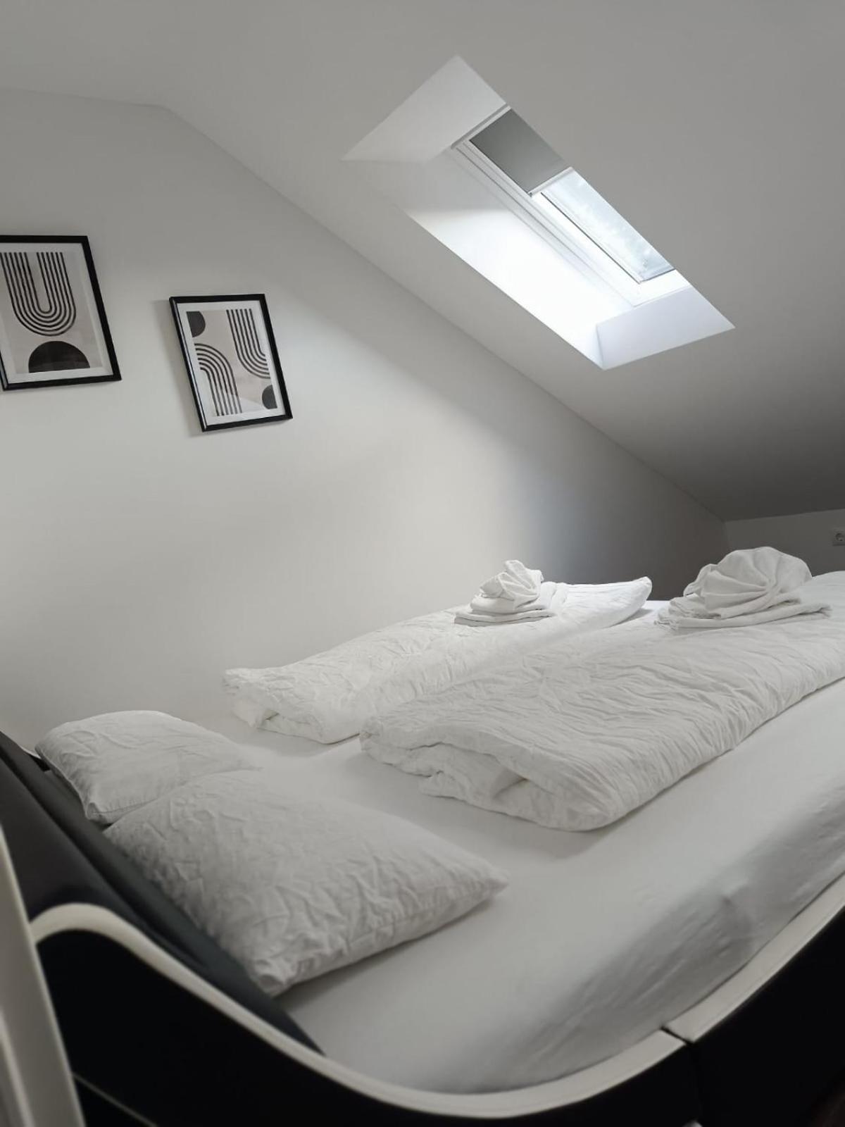 Moderne Ferienwohnung Fuer Familien Im Dachgeschoss Bosau Екстериор снимка